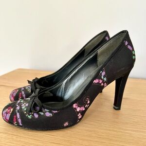 Vintage Stuart Weitzman black colorful print patterned heels